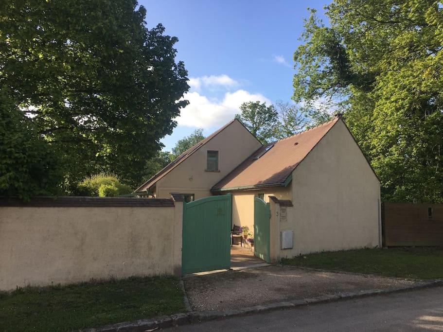 Gite D'Etape Du Tilleul, 4-8 Personnes La Celle-les-Bordes Экстерьер фото